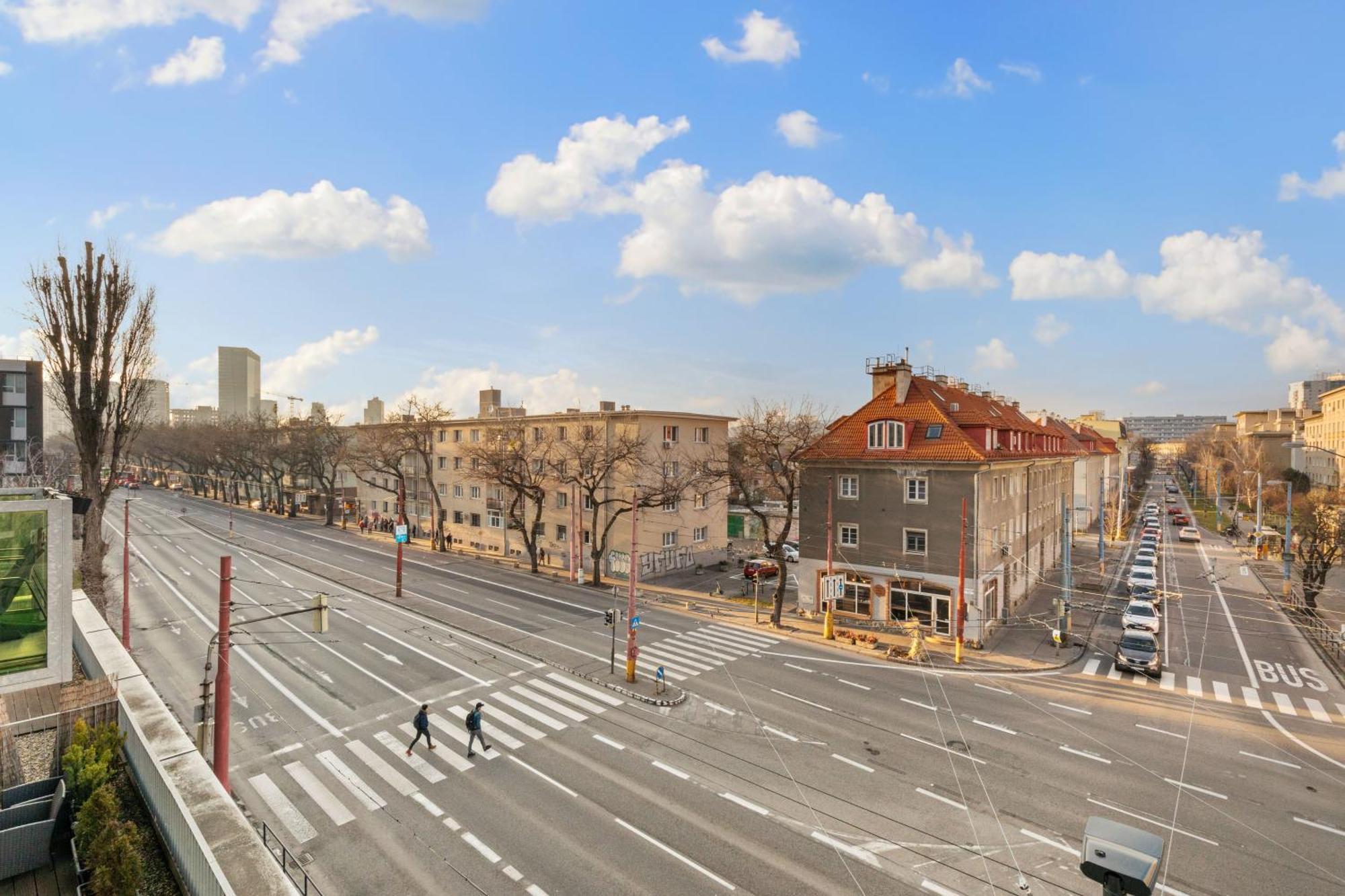 Lam Safari - Balcony - Ac - Free Parking Daire Bratislava Dış mekan fotoğraf
