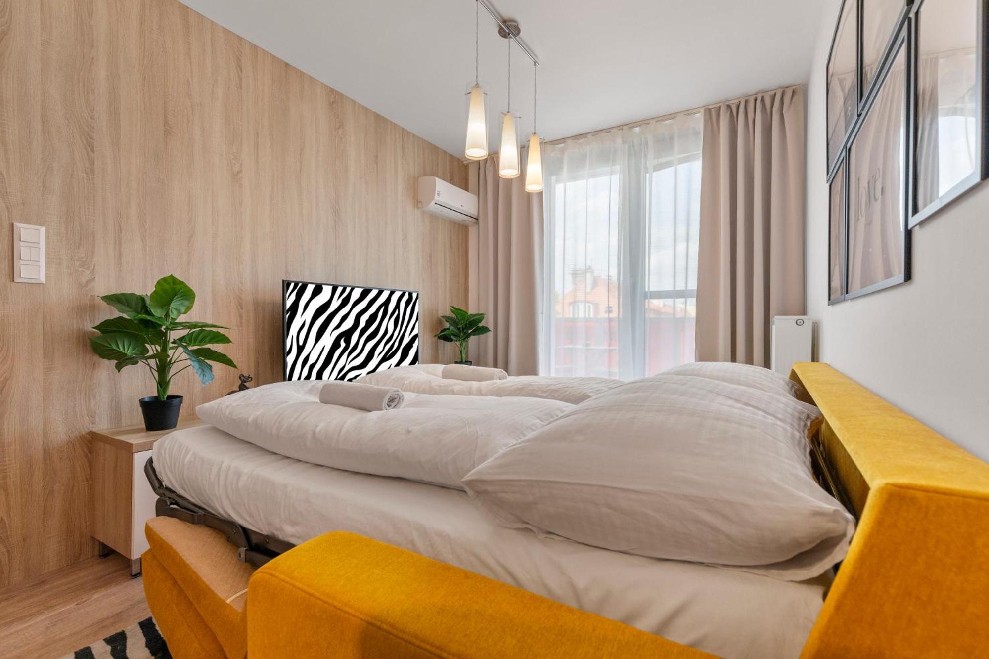 Lam Safari - Balcony - Ac - Free Parking Daire Bratislava Dış mekan fotoğraf