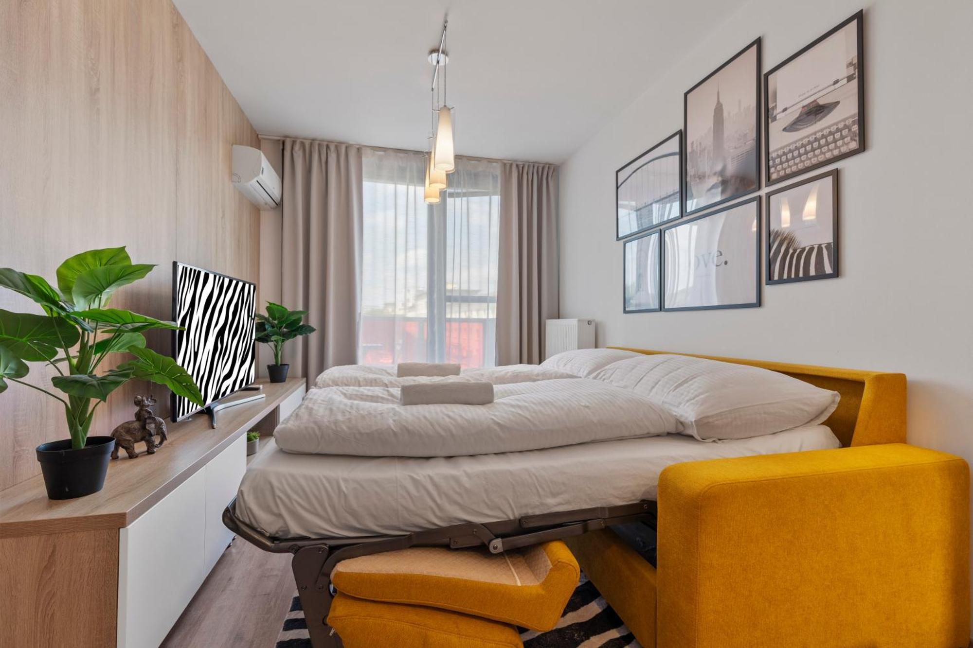 Lam Safari - Balcony - Ac - Free Parking Daire Bratislava Dış mekan fotoğraf